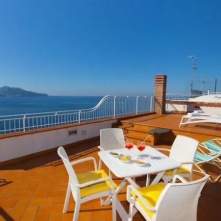 펜션 Il Sogno Di Lina Sorrento Coast Capri View 마사루브렌세